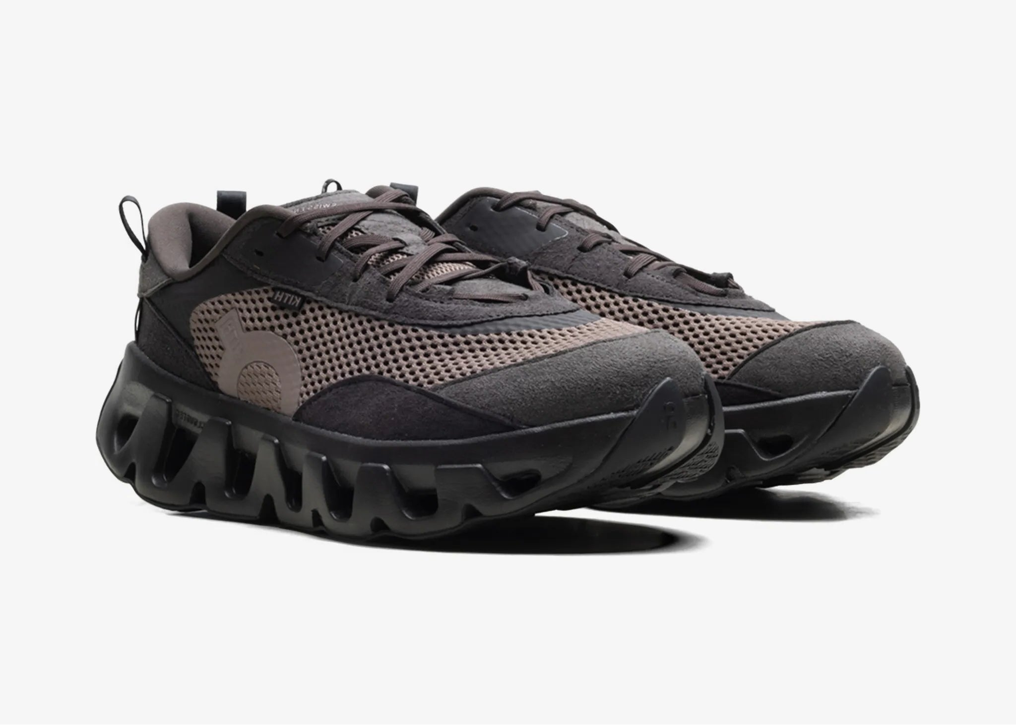 On Running K-Tech 2 Kith Thorn Ganache marron en mesh et suède synthétique avec semelle technique Helion™, Speedboard® et détails Kith.