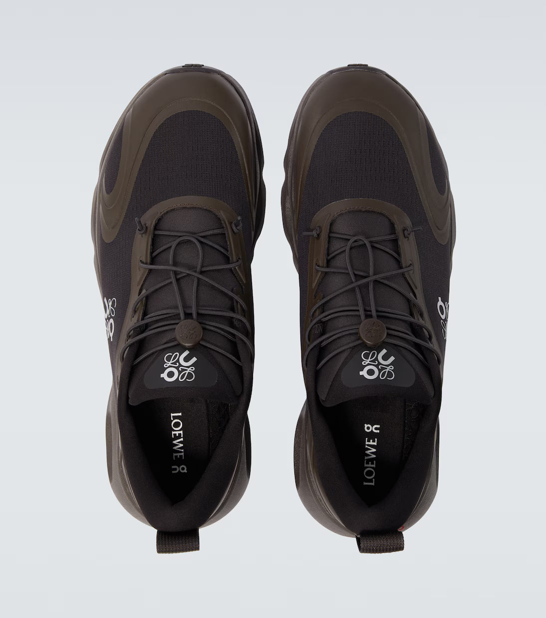 Sneakers On Running Cloudsolo LOEWE Dark Brown Black en matériaux techniques premium avec semelle CloudTec® et finitions luxe contemporaines vue du dessus. 