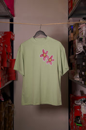 T-shirt Global Sneakers Concrete Bloom en coton premium 230 g fabriqué au Portugal, avec illustration florale signature sur la poitrine et dans le dos, disponible en Noir, Blanc, Lila et Verdeau.