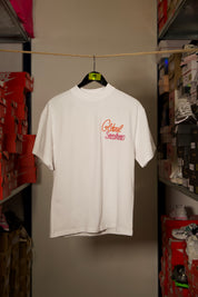 T-shirt Global Sneakers Unity Bloom en coton premium 230 g fabriqué au Portugal, avec logo brodé sur la poitrine et fleur GS en Puff Print au dos, disponible en Blanc, Rose, Vert et Lila.