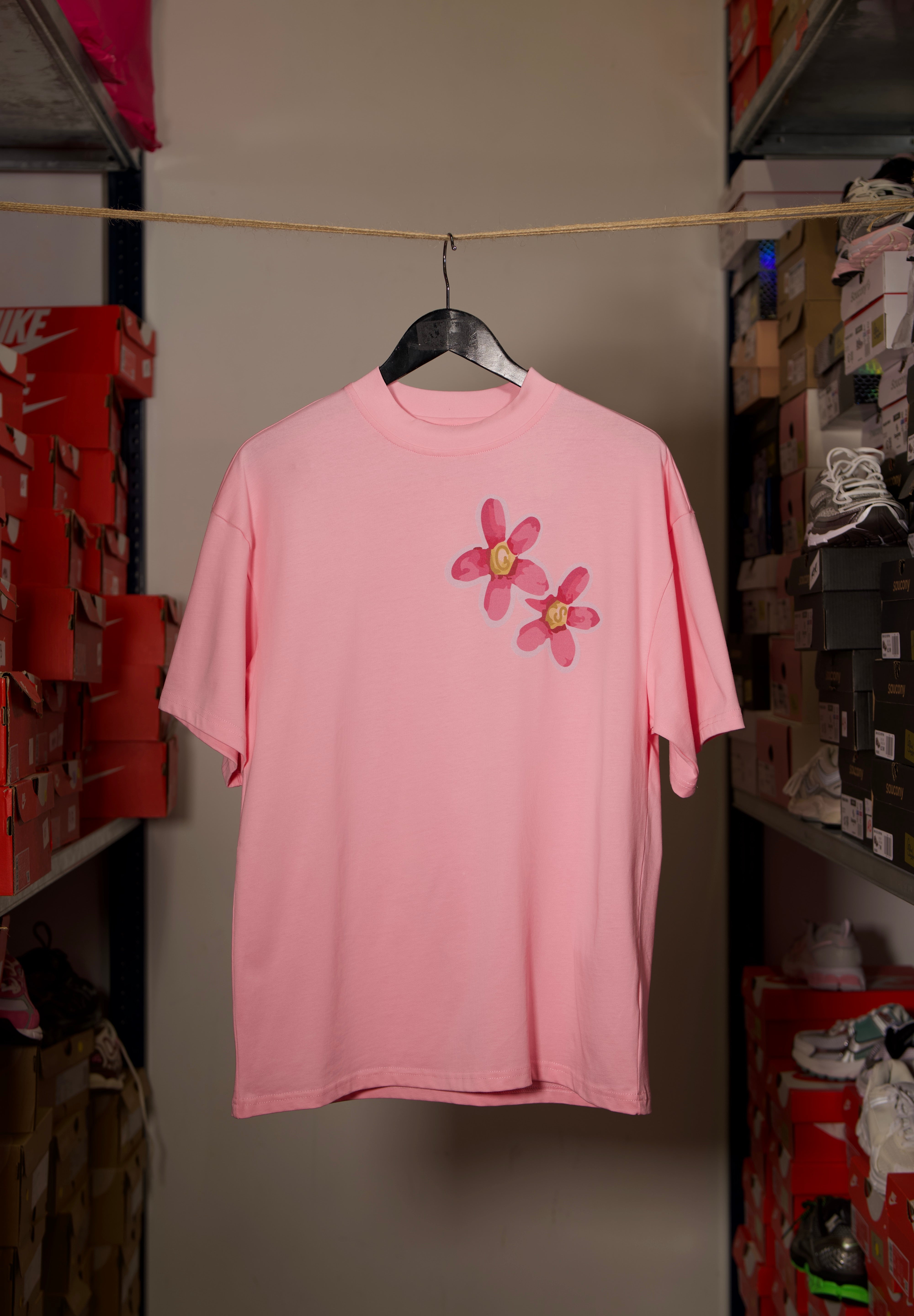T-shirt Global Sneakers Concrete Bloom en coton premium 230 g fabriqué au Portugal, avec illustration florale signature sur la poitrine et dans le dos, disponible en Noir, Blanc, Lila et Verdeau.