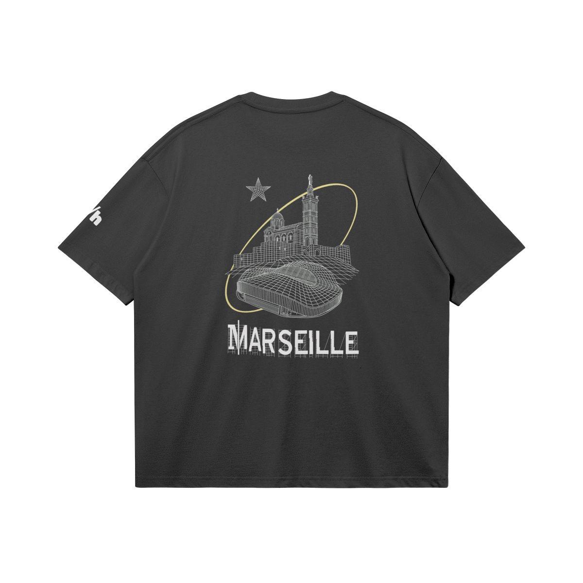 Higher Marseille – sérigraphie blanche et dorée avec monuments marseillais", vue de dos logo marseille et monuments de la ville