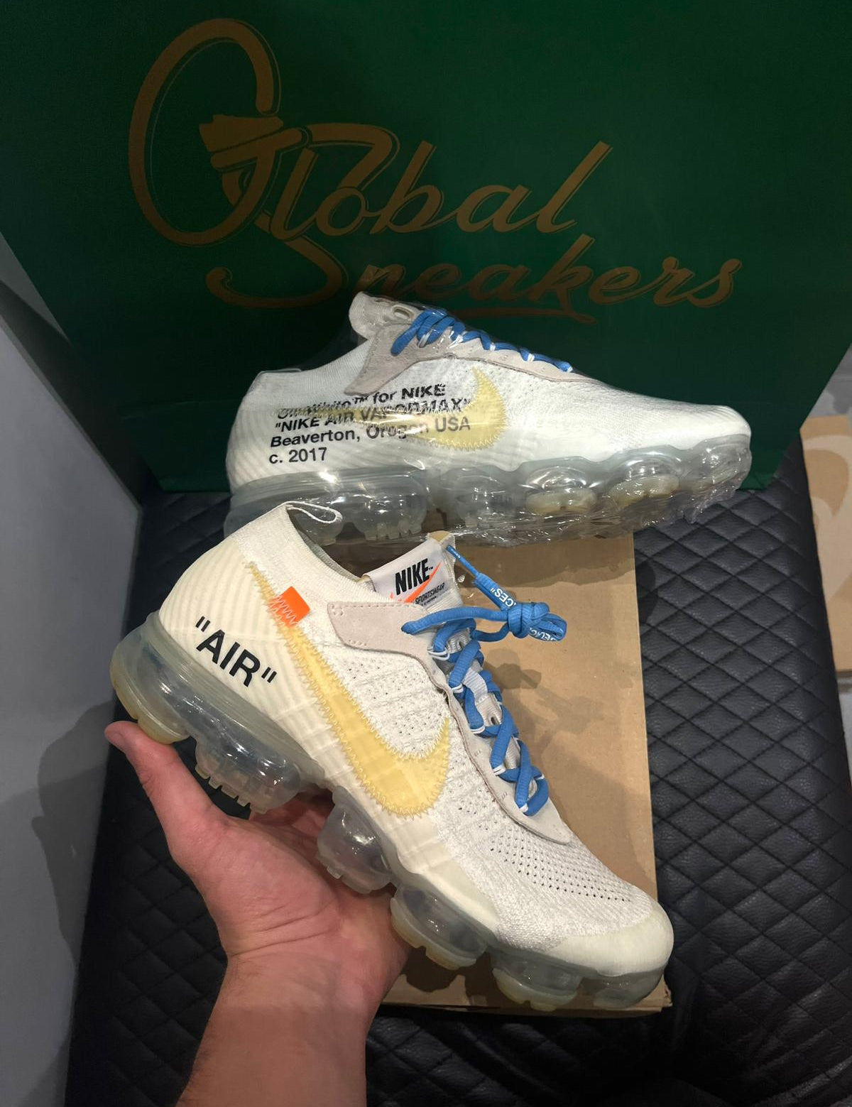 10, mesh noir, détails déconstructifs, semelle transparente, sneaker avec boîte.
