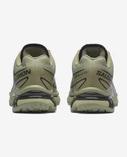 Salomon XT-6 Gore-Tex Tea Peat, chaussure en tons terreux avec membrane Gore-Tex, renforts techniques et semelle Contagrip. (vue de derrière)
