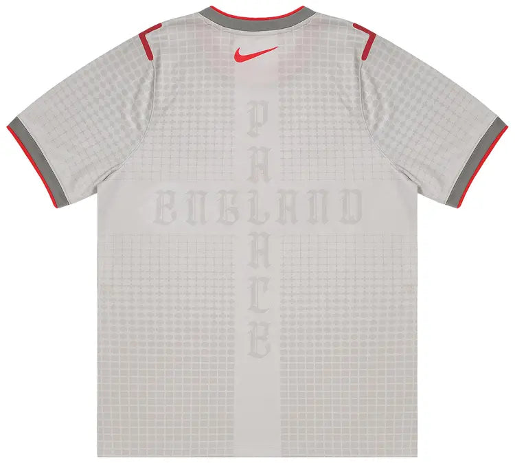 Bright Crimson en polyester recyclé, technologie Nike Dri-FIT, base grise et détails rouge Bright Crimson.