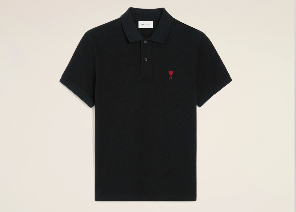 Polo AMI PARIS Noir Cœur Rouge, polo noir à manches courtes avec logo Ami de Cœur rouge sur la poitrine.