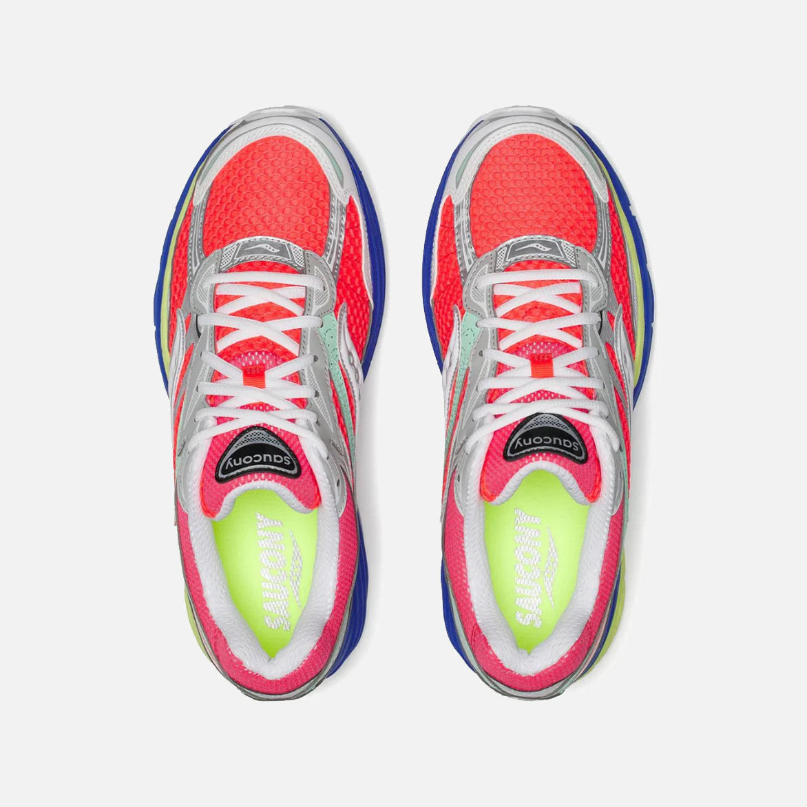 Saucony ProGrid Omni 9 ViZi Red Multi avec tige en mesh rouge respirant, empiècements synthétiques multicolores, amorti ProGrid et semelle extérieure en caoutchouc.