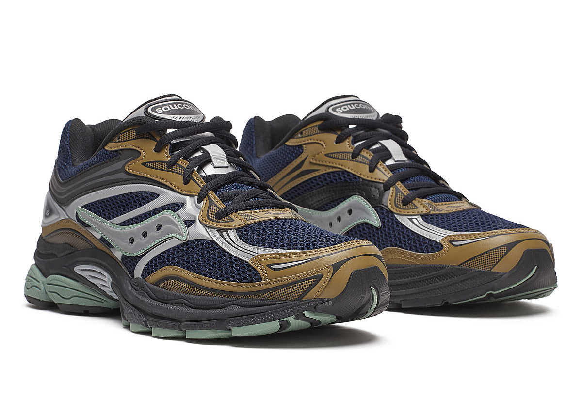 Saucony ProGrid Omni 9 Tomorrow, Meet Yesterday Pack Brown Navy en mesh brun avec détails bleu marine et amorti ProGrid vue de 3/4 face. 