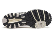 Sneakers Saucony Grid Ride Millennium blanches et noires en suède et textile avec technologie Grid et design running rétro.Vue de la semelle 