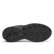 Saucony ProGrid Omni 9 Armor Black en mesh noir avec renforts synthétiques et technologie d’amorti ProGrid vue sur la semelle extérieure. 