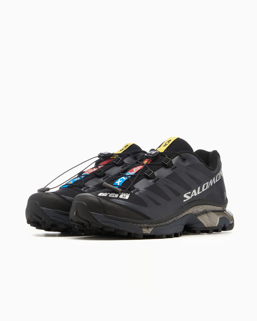 Chaussure de randonnée, trail de la marque Salomon, noir et argenté, vue de 3/4 face
