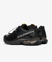 Chaussure de randonnée, trail de la marque Salomon, noir et argenté, vue de 3/4 face arrière