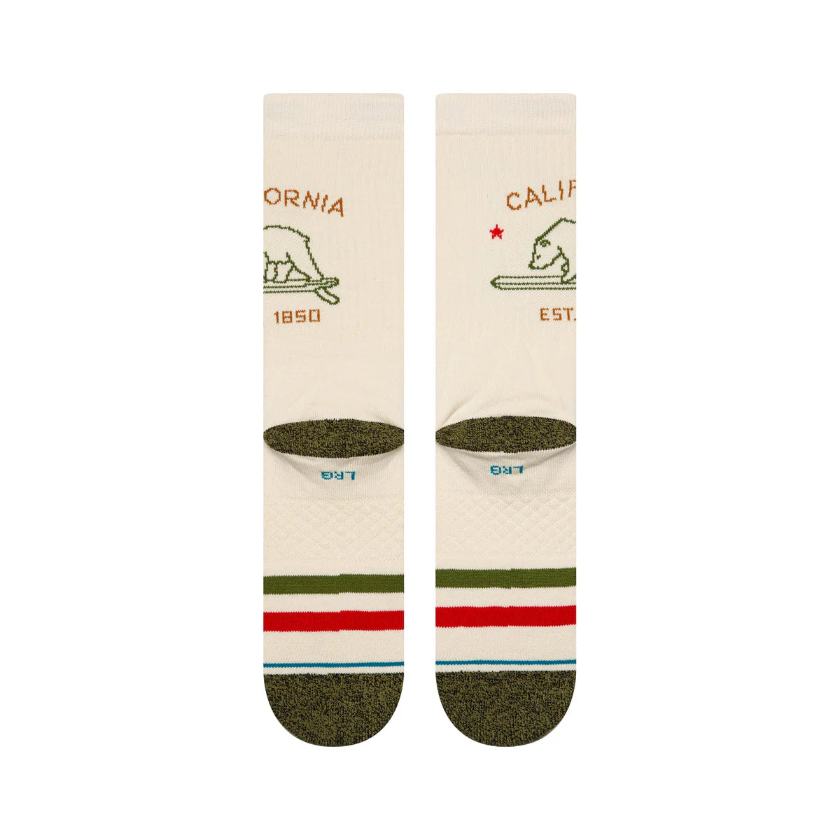 Paire de chaussette beige à motif avec un ours de couleur verte et une inscription "CALIFORNIA" au dessus de couleur marron claire, la paire de chaussettes est vue de derrière