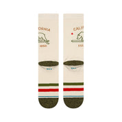 Paire de chaussette beige à motif avec un ours de couleur verte et une inscription "CALIFORNIA" au dessus de couleur marron claire, la paire de chaussettes est vue de derrière