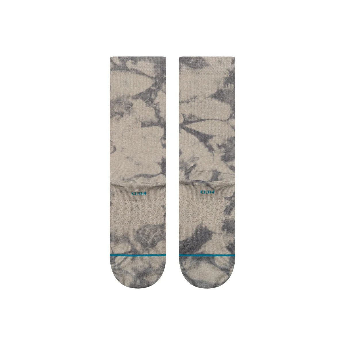 Paire de chaussette gris à motif du célèbre "dark Vador" de la saga "Star Wars", ce dernier est représenté avec des motifs de couleur noire. La paire de chaussette est vue de derrière