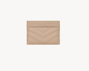 Saint Laurent Cassandre Card Holder Beige Brown en cuir Grain de Poudre Dark Beige matelassé avec monogramme CASSANDRE métallique.