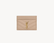 Saint Laurent Cassandre Card Holder Beige Brown en cuir Grain de Poudre Dark Beige matelassé avec monogramme CASSANDRE métallique.