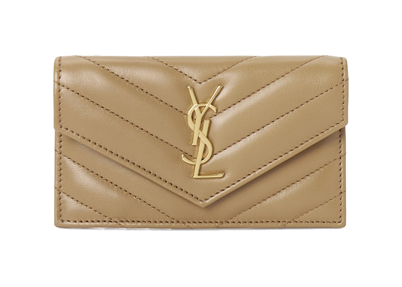 Saint Laurent Cassandre Fragments Card Holder Beige Brown en cuir d’agneau Natural Tan, dans une teinte beige-brun élégante.