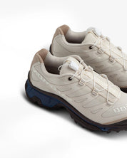 Sneakers Salomon XT-4 OG Vanilla Ice et Black Coffee en mesh technique avec semelle Contagrip et technologies trail avancées (vue de profil)