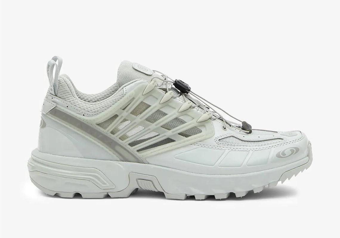 Sneakers Salomon ACS Pro MM6 Maison Margiela Sharkskin argent et vert en mesh technique avec Agile Chassis System et semelle Contagrip