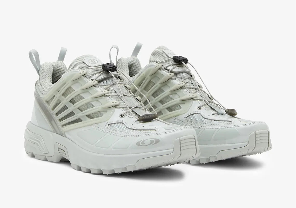 Sneakers Salomon ACS Pro MM6 Maison Margiela Sharkskin argent et vert en mesh technique avec Agile Chassis System et semelle Contagrip