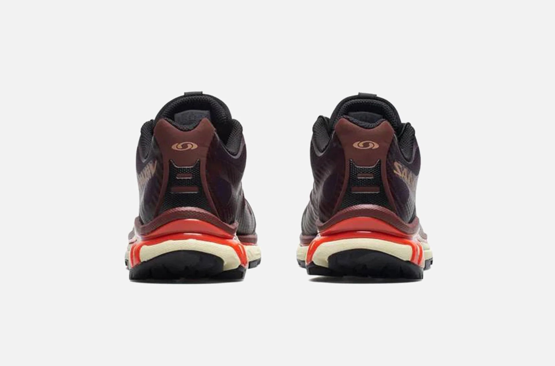 Image de la Salomon XT-4 Bitter Chocolate Mocha Mousse Fiery Red, sneaker technique marron chocolat, beige et rouge, tige en mesh avec renforts TPU, semelle Contagrip et laçage Quicklace