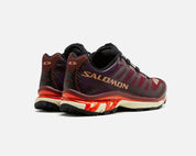 Image de la Salomon XT-4 Bitter Chocolate Mocha Mousse Fiery Red, sneaker technique marron chocolat, beige et rouge, tige en mesh avec renforts TPU, semelle Contagrip et laçage Quicklace