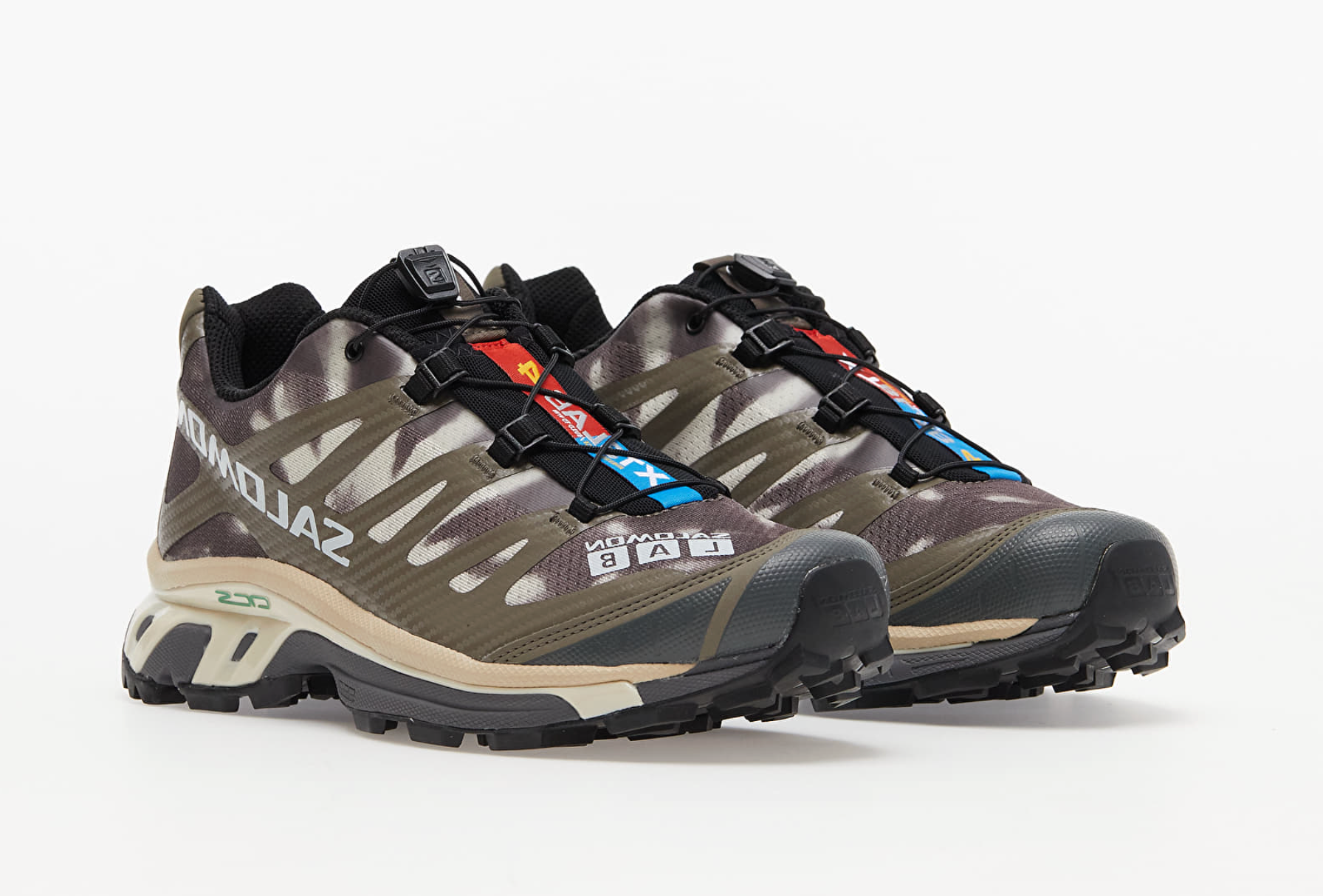 Image de la Salomon XT-4 Bungee Cord, sneaker beige sable et marron en mesh technique avec empiècements TPU, semelle Contagrip et laçage Quicklace.