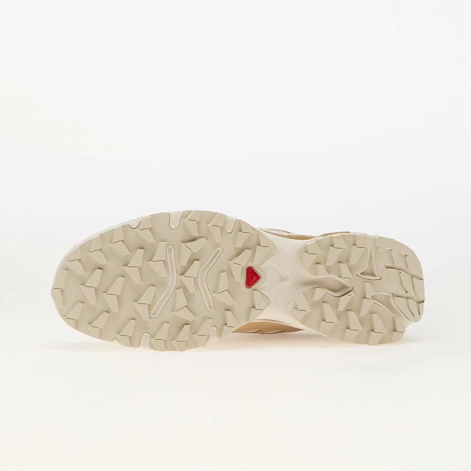 image de la Salomon XT-4 OG Protective Safari Almond Milk, sneaker beige sable et crème, tige en mesh technique avec renforts TPU, semelle Contagrip, laçage Quicklace vue de la semelle 