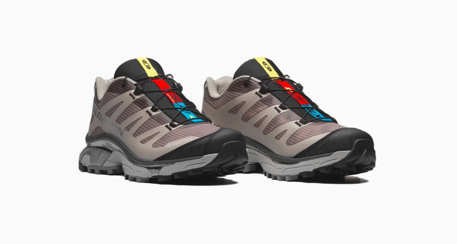 Salomon XT-4 OG Gore-Tex Paloma Cloudburst Silver en gris et argent avec tige technique, quickLACE™, membrane GORE-TEX et semelle crantée.