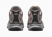 Salomon XT-4 OG Gore-Tex Paloma Cloudburst Silver en gris et argent avec tige technique, quickLACE™, membrane GORE-TEX et semelle crantée.