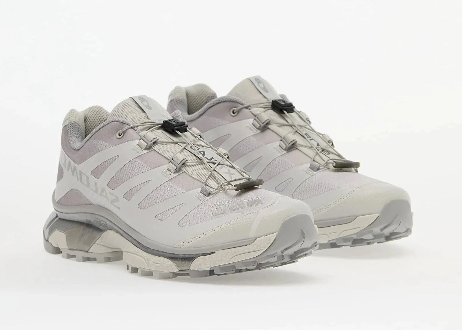 Sneaker Salomon XT-4 OG Lunar Rock Alloy Silver en mesh technique avec renforts synthétiques, semelle Contagrip® et laçage Quicklace™.