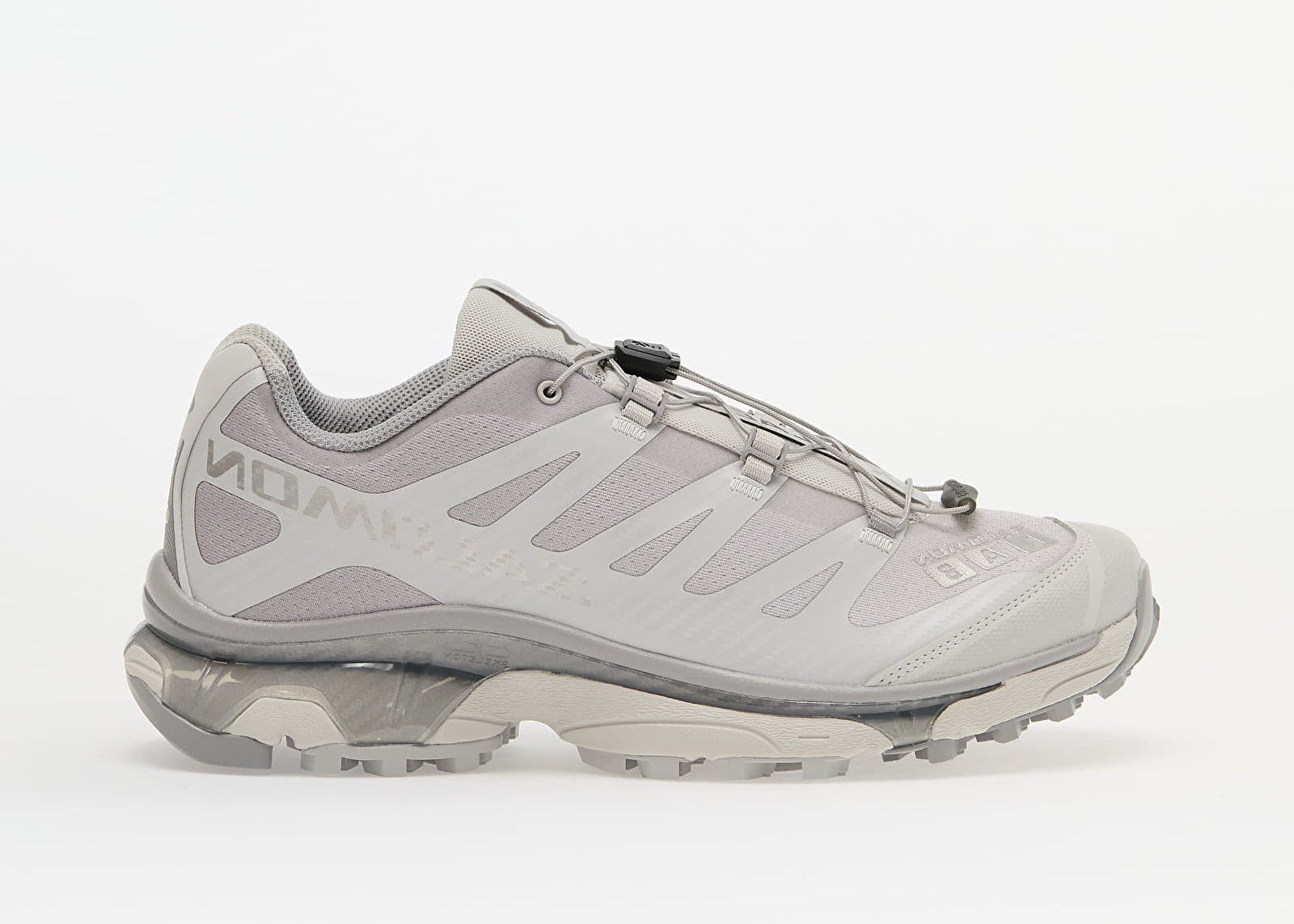 Sneaker Salomon XT-4 OG Lunar Rock Alloy Silver en mesh technique avec renforts synthétiques, semelle Contagrip® et laçage Quicklace™.