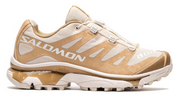 Image de la Salomon XT-4 OG Protective Safari Almond Milk, sneaker beige sable et crème, tige en mesh technique avec renforts TPU, semelle Contagrip, laçage Quicklace vue de coté