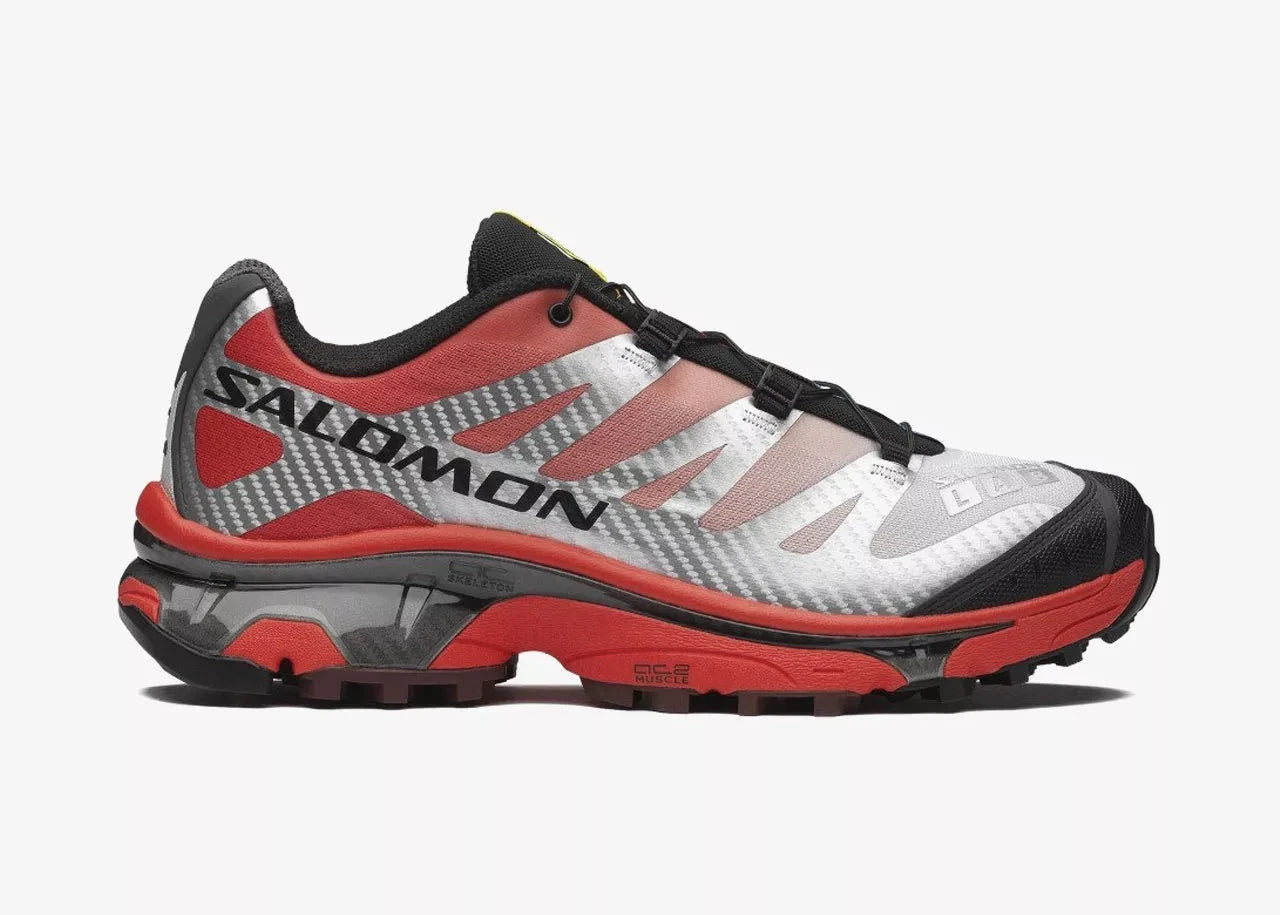 Découvrez la Salomon XT-4 OG Silver Black Fiery Red, une sneaker trail iconique équipée des technologies ACS, Quicklace™, SensiFit™ et Contagrip® pour un confort et une adhérence remarquables.