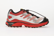 Découvrez la Salomon XT-4 OG Silver Black Fiery Red, une sneaker trail iconique équipée des technologies ACS, Quicklace™, SensiFit™ et Contagrip® pour un confort et une adhérence remarquables.