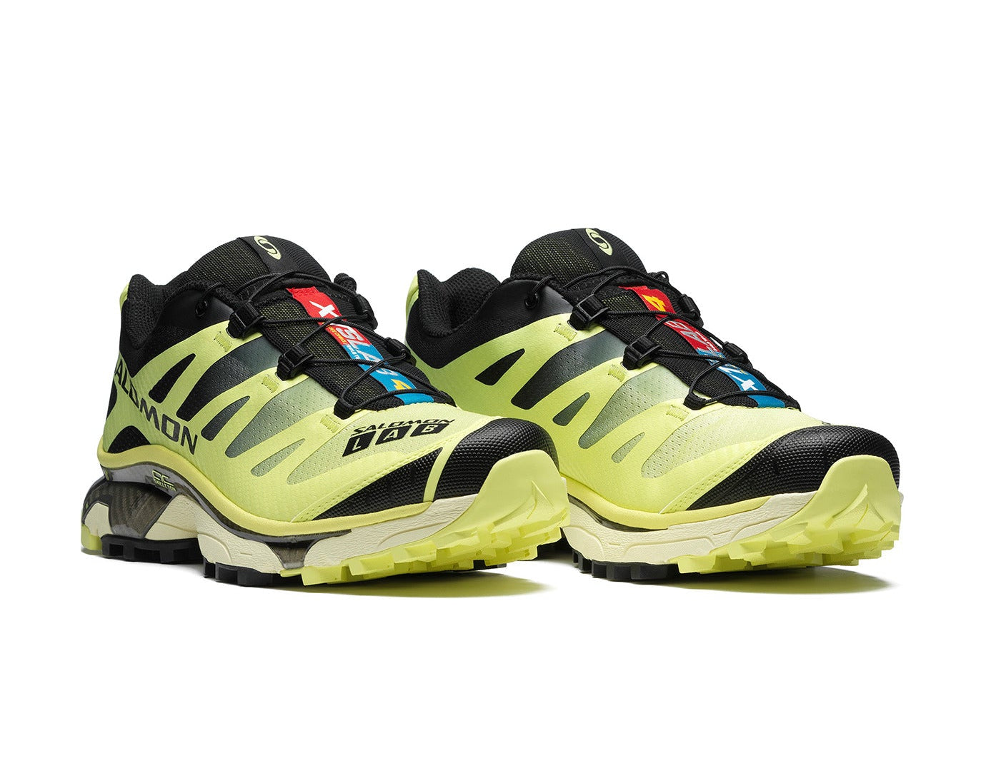 Image de la Salomon XT-4 OG Sunny Lime, sneaker vert citron et gris clair, tige en mesh technique, renforts TPU, semelle Contagrip, laçage Quicklace.