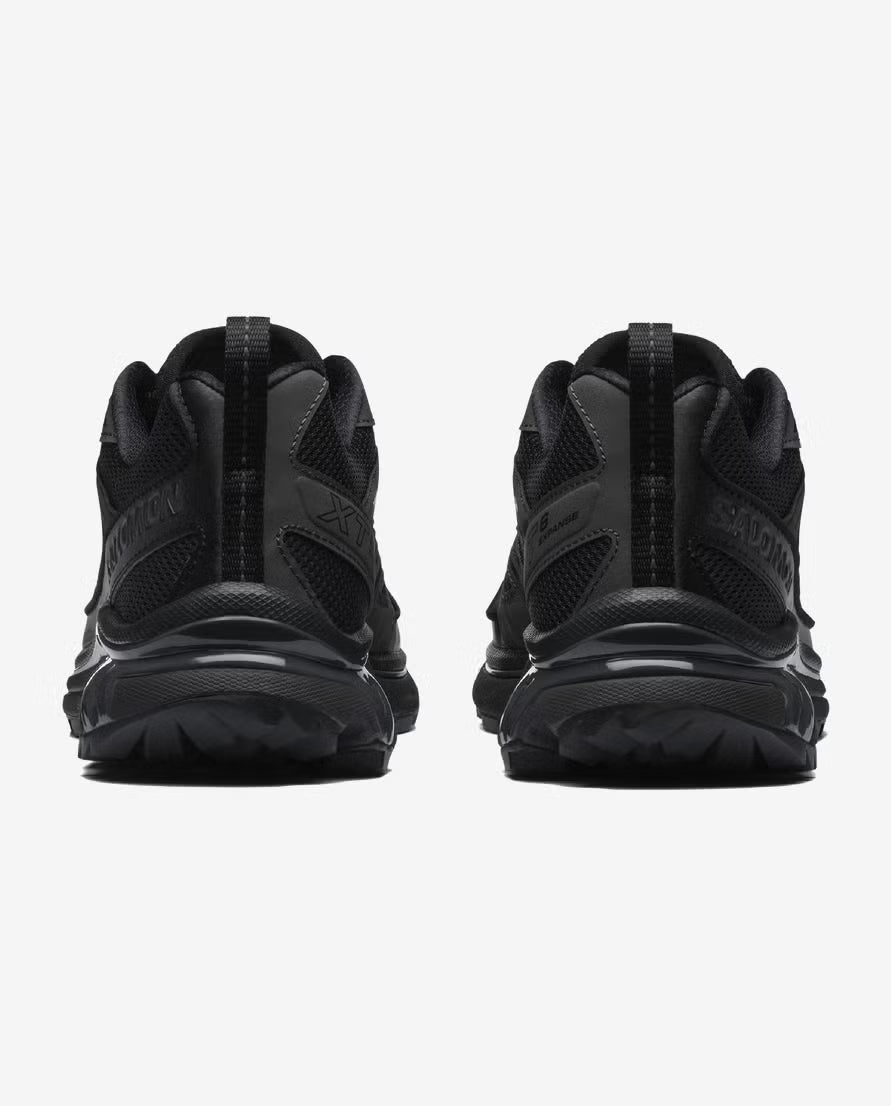 Salomon XT-6 Expanse Black / Ebony / Magnet – sneaker noire technique hybride trail et streetwear, vue de derrière