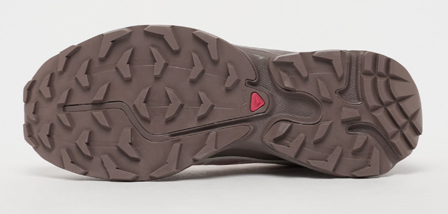 Salomon XT-6 Protective Shadow Gray Iron Lilac Ash en ripstop gris avec renforts TPU texturés, détails lilas et silhouette technique XT-6.
