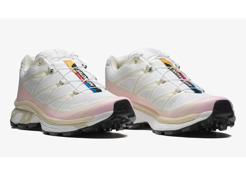 Sneaker Salomon XT-6 White Almond Milk Fairy Tale en mesh blanc avec détails crème et rose pastel, système Quicklace, amorti EnergyCell et semelle Contagrip.