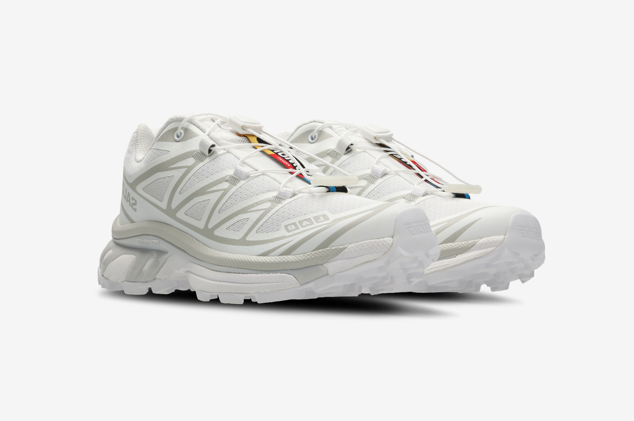 Chaussure de trail Salomon XT-6 white lunar rock , semelle légère et confortable , vu de 3/4