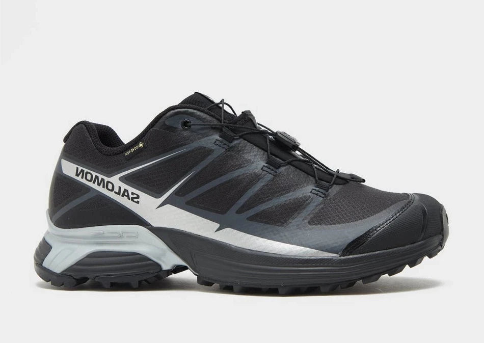 Sneaker Salomon XT-Pathway GTX Black Silver en mesh technique avec membrane Gore-Tex imperméable, semelle Contagrip® et laçage Quicklace™.