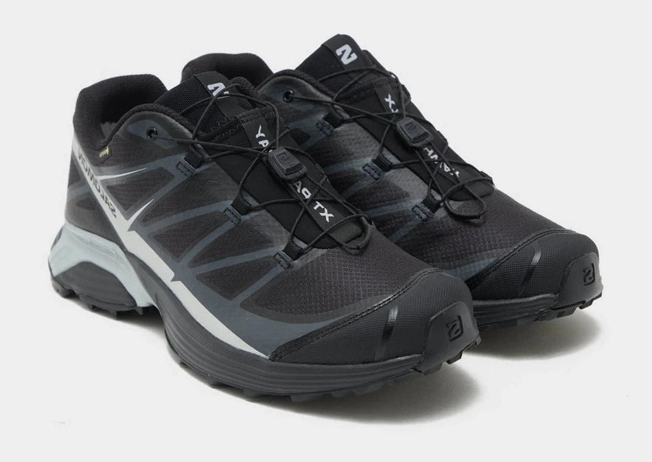 Sneaker Salomon XT-Pathway GTX Black Silver en mesh technique avec membrane Gore-Tex imperméable, semelle Contagrip® et laçage Quicklace™.
