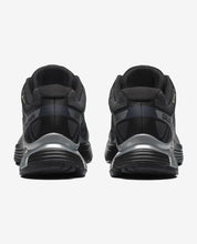 Salomon XT-Pathway GTX Black Silver, chaussure noire avec détails argentés, tige résistante et membrane GORE-TEX, semelle Contagrip. (vue de derrière)