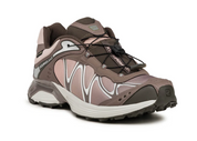 Salomon XT-Whisper Gore-Tex Iron Shadow Gray Black Olive en gris, noir et olive avec tige technique, quickLACE™ et membrane GORE-TEX.
