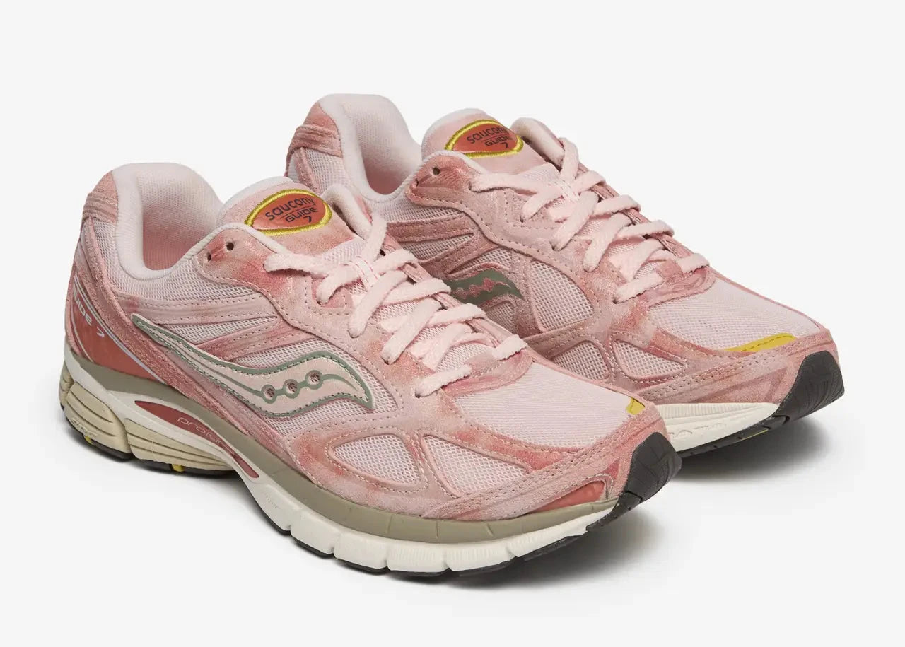 Découvrez la Saucony ProGrid Sienna Spiritual Guidance, une sneaker rétro-running premium avec technologie ProGrid, matériaux de qualité et confort durable.
