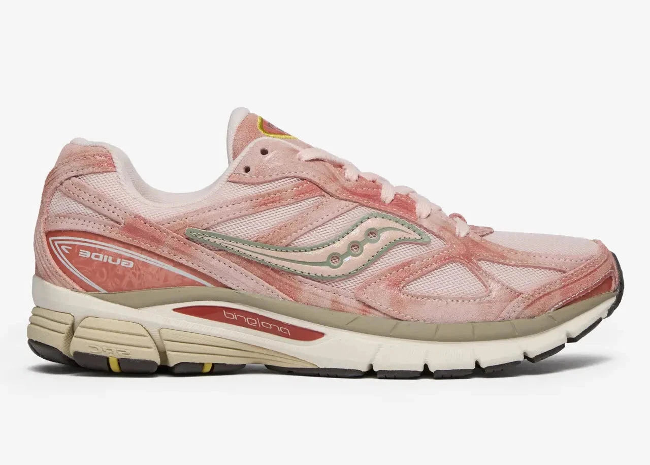 Découvrez la Saucony ProGrid Sienna Spiritual Guidance, une sneaker rétro-running premium avec technologie ProGrid, matériaux de qualité et confort durable.

