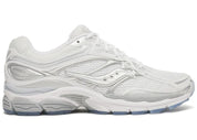 Saucony ProGrid Omni 9 Sauctop White Silver, sneaker Saucony blanche et argentée avec construction multicouche et silhouette running rétro Y2K vue de profil. 