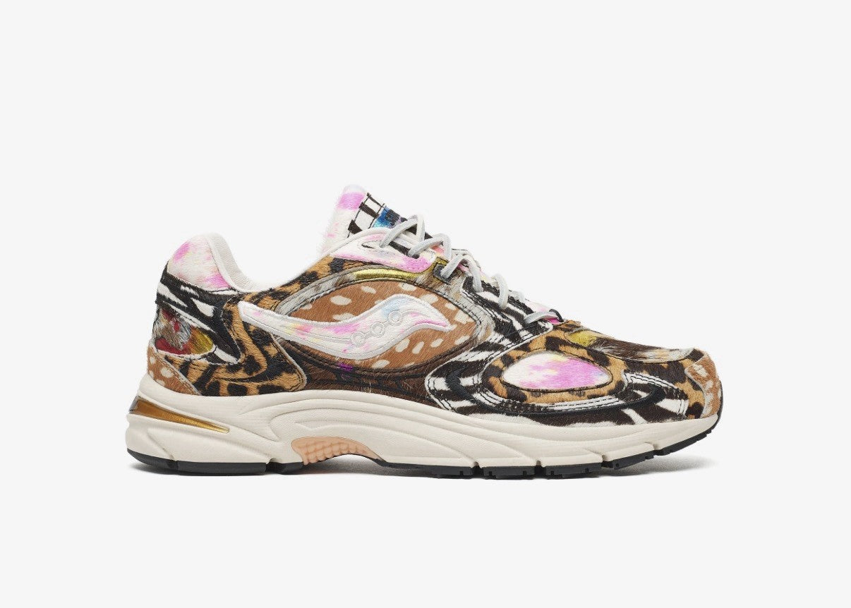 Saucony Grid Jazz 9 Westside Gunn Awesome Gods multicolore avec fausse fourrure animalière, cuir irisé et scorpion brodé au talon.