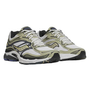 Découvrez la Saucony ProGrid Omni 9 Metallic White Gold, une sneaker rétro-running blanche aux détails dorés métallisés, avec design Y2K et amorti ProGrid vue de 3/4 face. 